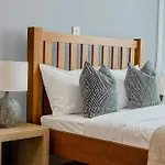 New Listing! 2Br With Balcony In Stratford, 3Min Dlr