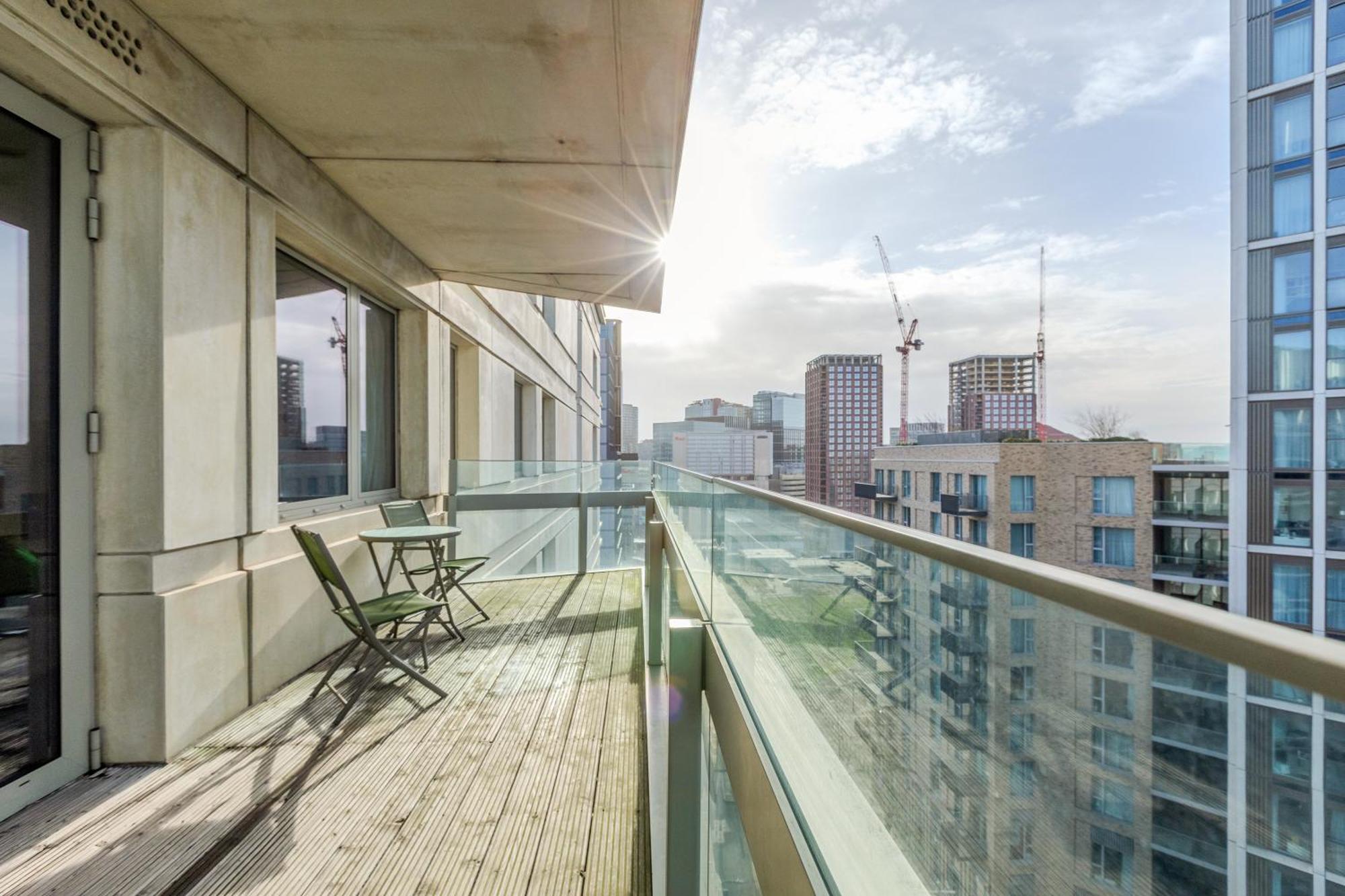 Appartamento New Listing! 2br With Balcony In Stratford, 3min Dlr