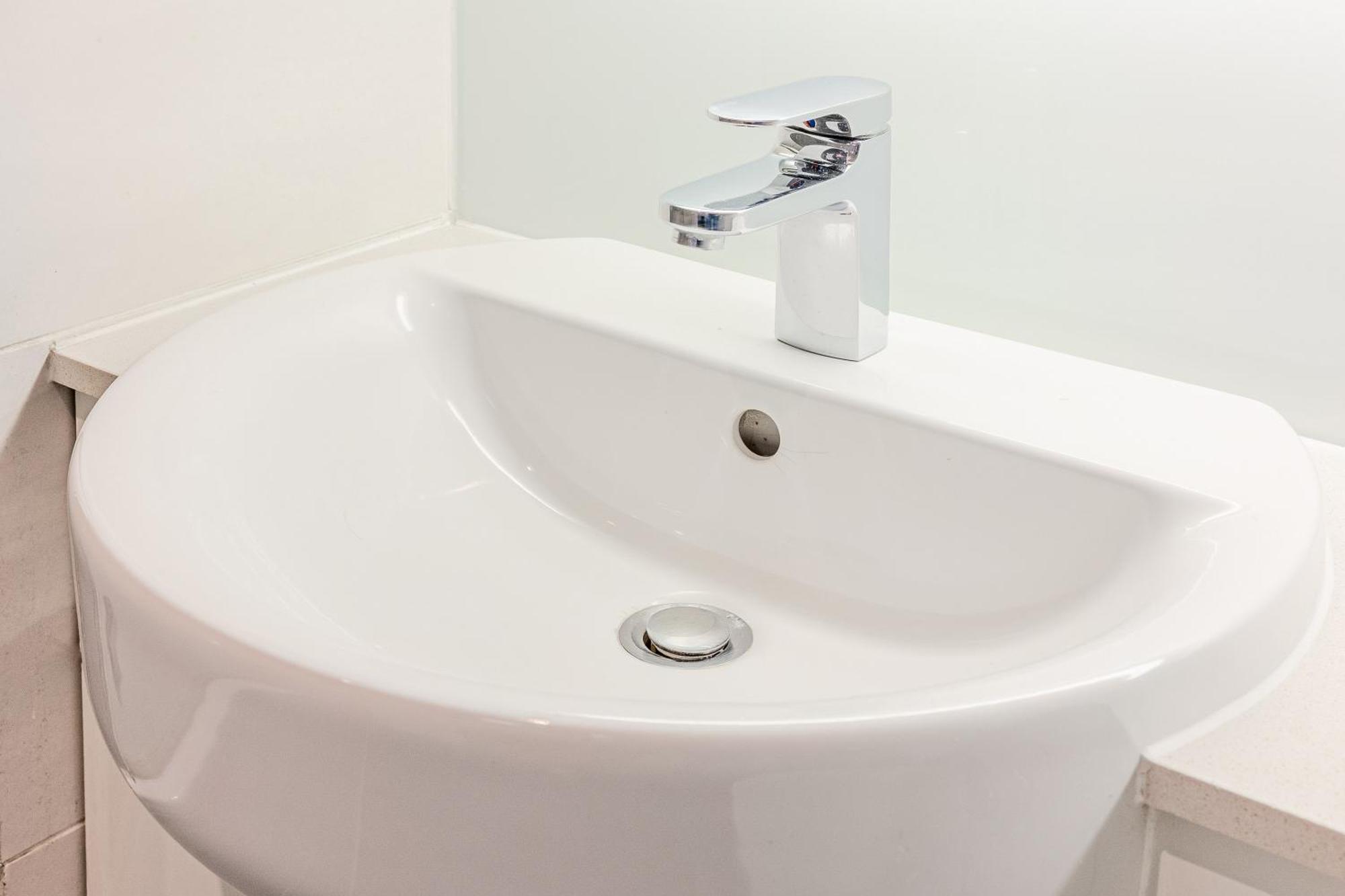 Apartament New Listing! 2br With Balcony In Stratford, 3min Dlr *