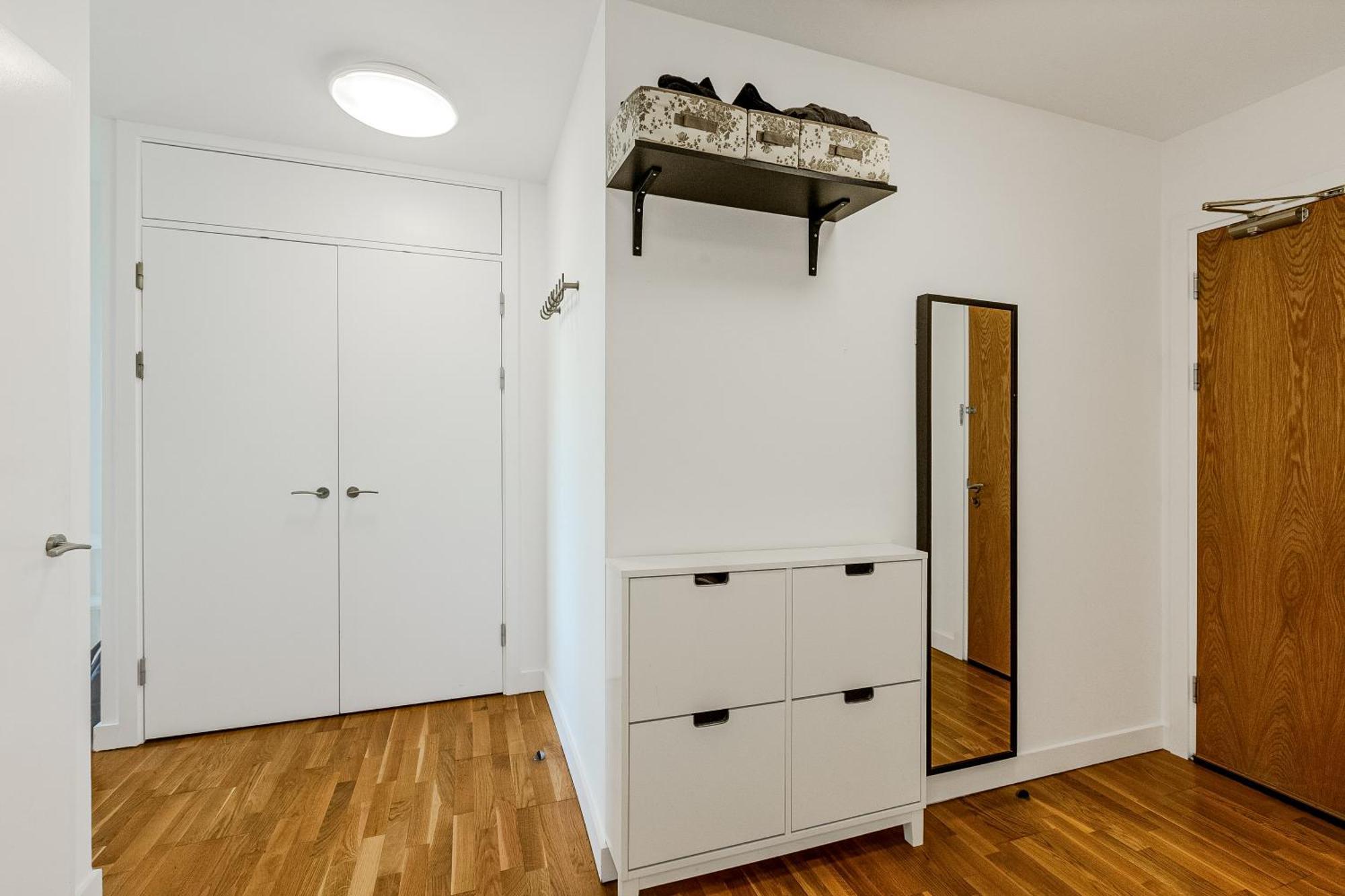 New Listing! 2br With Balcony In Stratford, 3min Dlr Apartament
