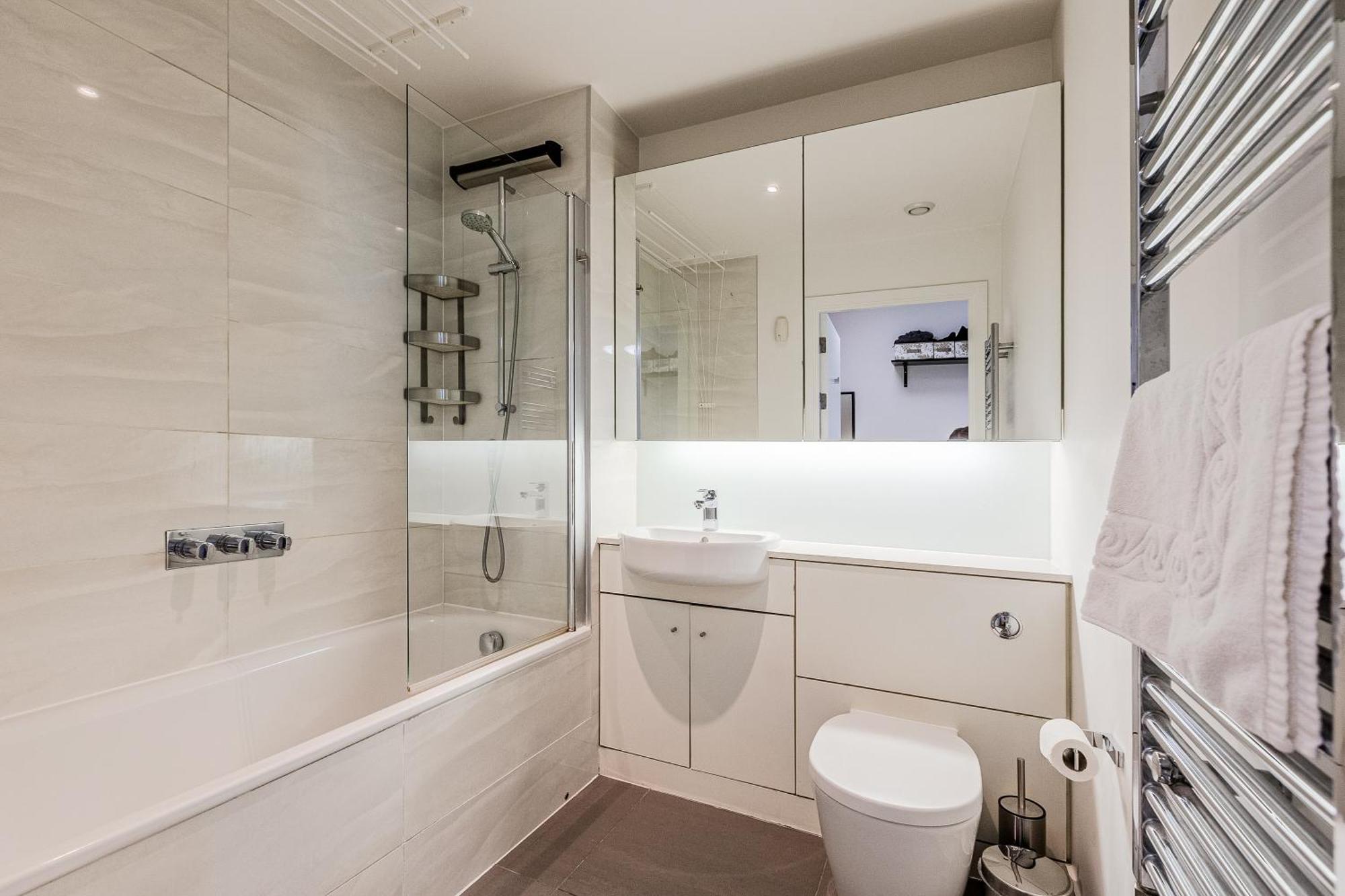 Appartamento New Listing! 2br With Balcony In Stratford, 3min Dlr
