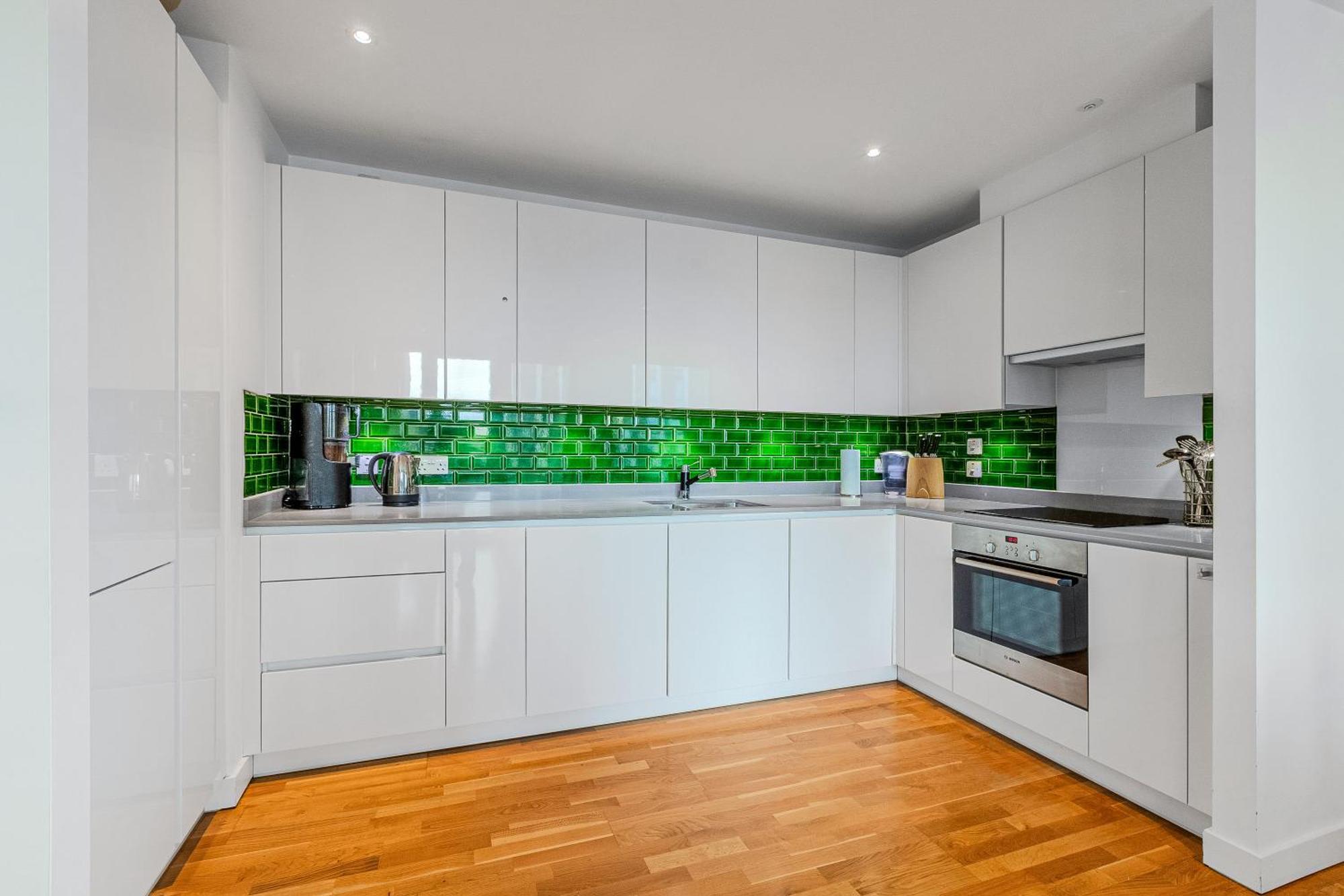 New Listing! 2br With Balcony In Stratford, 3min Dlr